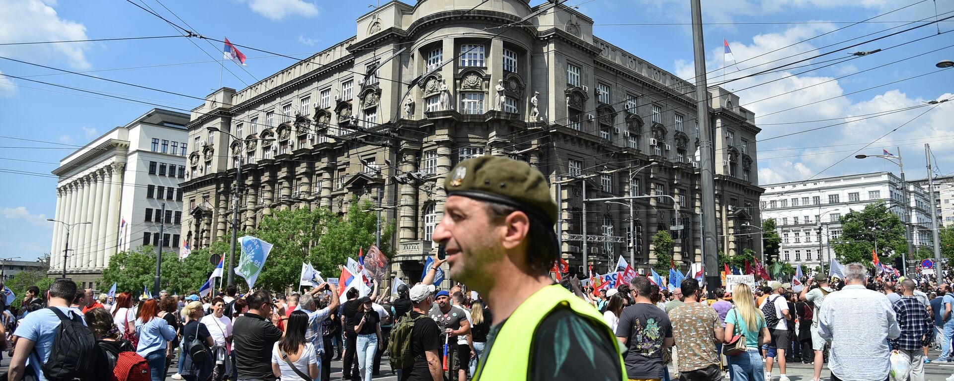 Prvomajski protest studenata, članova sindikata i građana ispred Vlade Srbije u Beogradu - Sputnik Srbija, 1920, 09.06.2025
