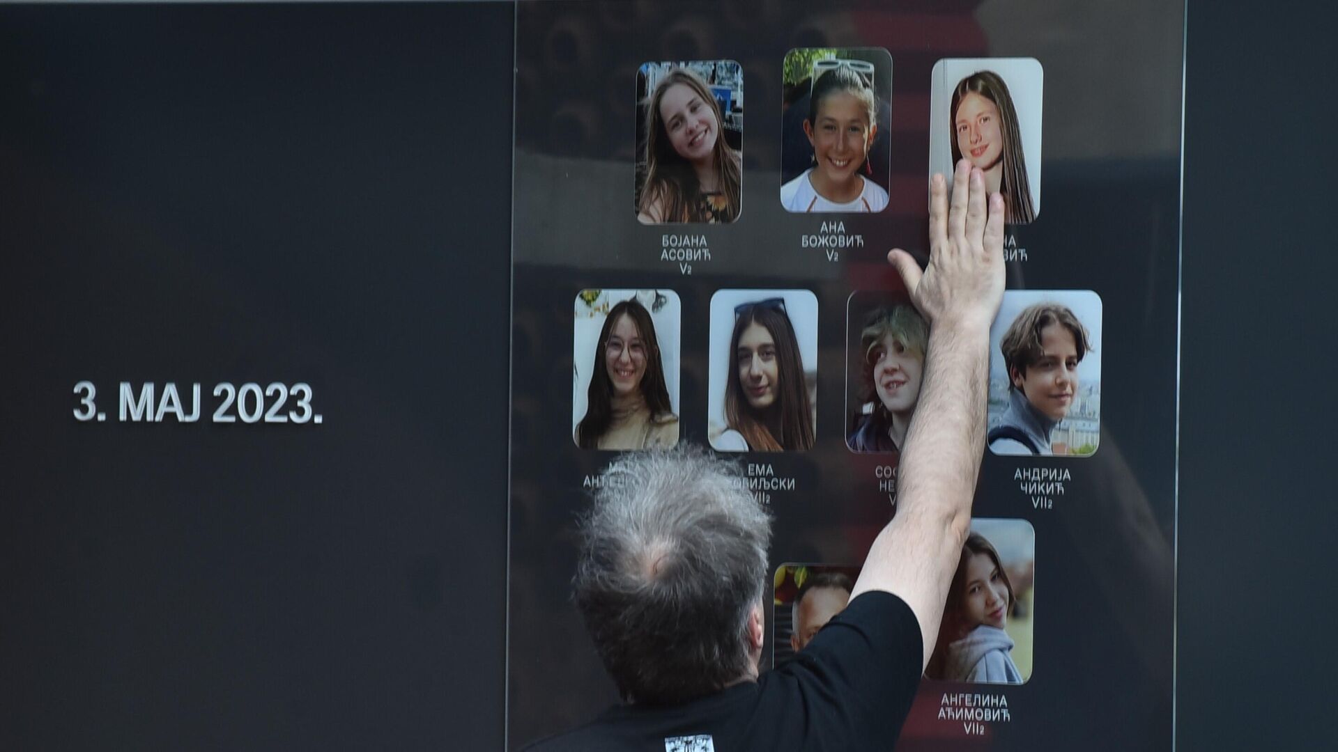 Obeležavanje godišnjice masovnog ubistva u OŠ „Vladislav Ribnikar“ - Sputnik Srbija, 1920, 21.11.2025