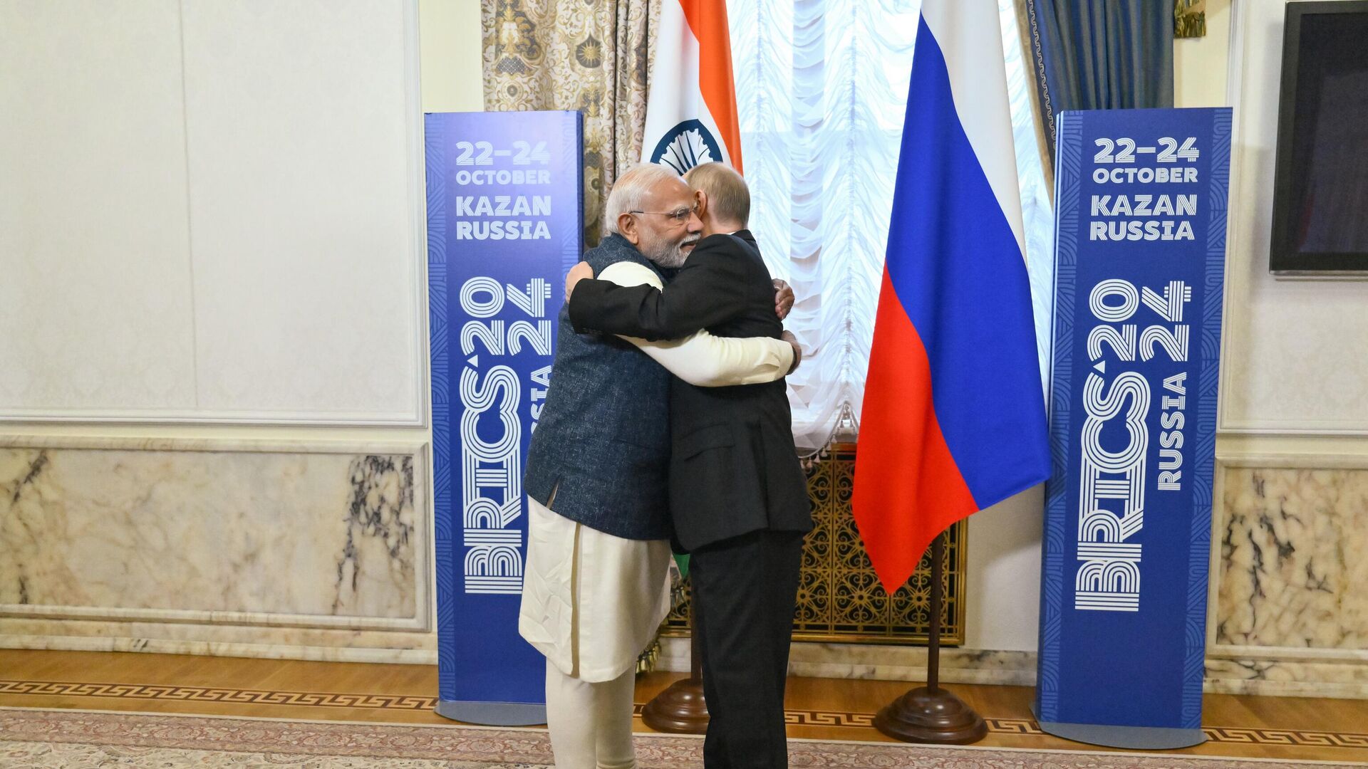 Премијер Индије Нарендра Моди и председник Русије Владимир Путин на самиту БРИКС-а у Казању Премијер Индије Нарендра Моди и председник Русије Владимир Путин на самиту БРИКС-а у Казању - Sputnik Србија, 1920, 17.09.2025