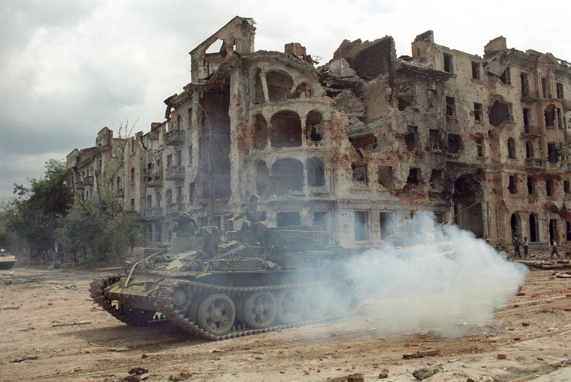 Уништени центар Грозног у борбама 1999. године Уништени центар Грозног у борбама 1999. године - Sputnik Србија, 1920, 06.05.2025