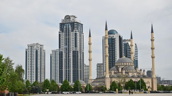 Небодери комплекса Грозни Сити и џамија Срце Чеченије названа по Ахмату Кадирову (2023) - Sputnik Србија