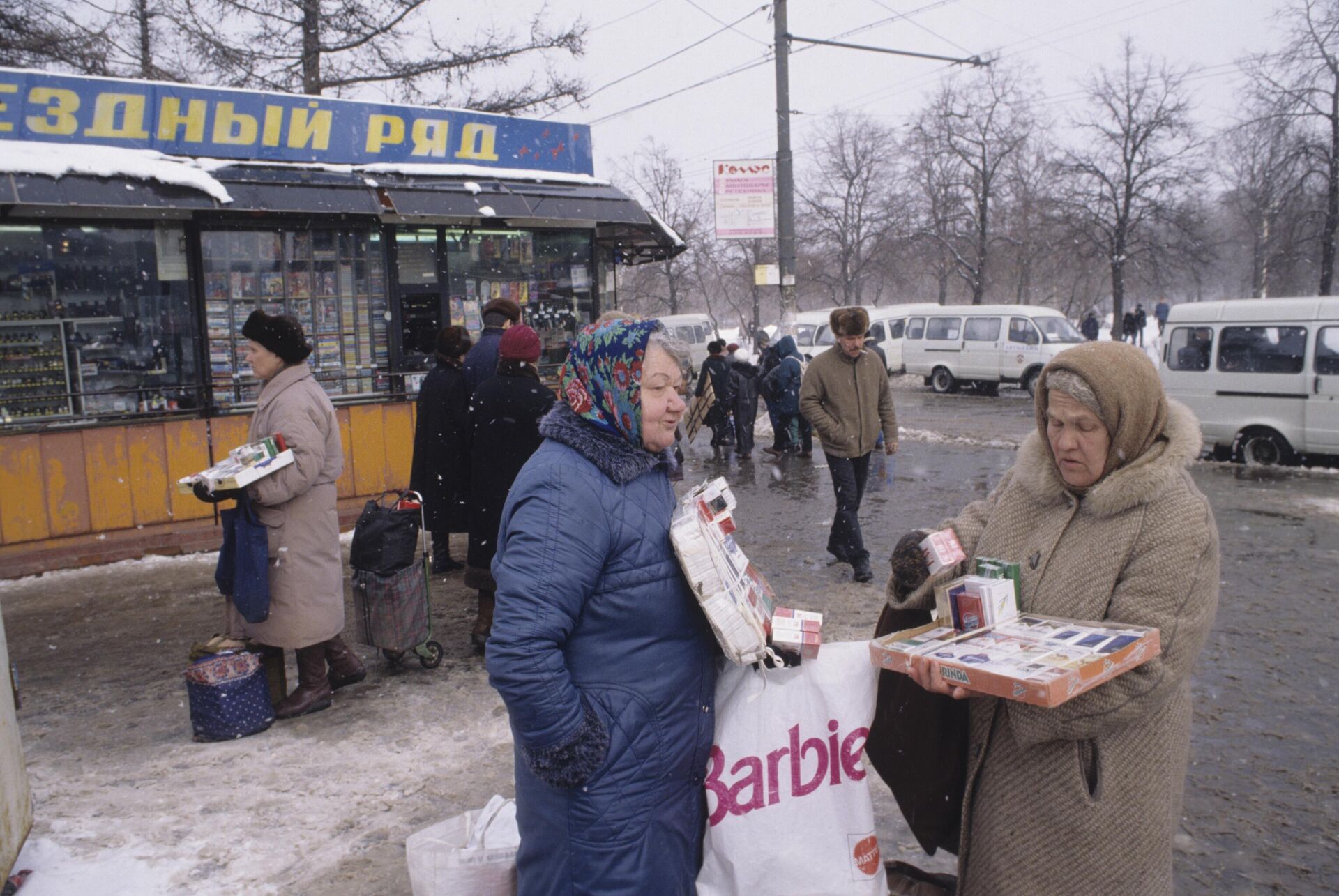 Улична трговина у Москви 1990-тих Улична трговина у Москви 1990-тих - Sputnik Србија, 1920, 06.05.2025