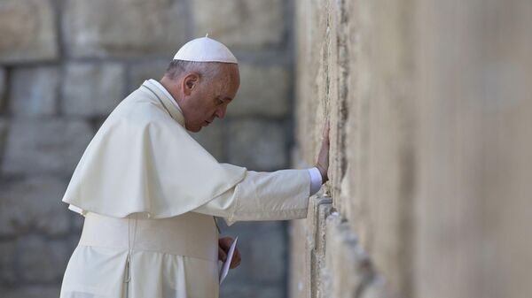 Arhivska fotografija, papa Franja kod Zida plača u Jerusalimu 2014. godine - Sputnik Srbija