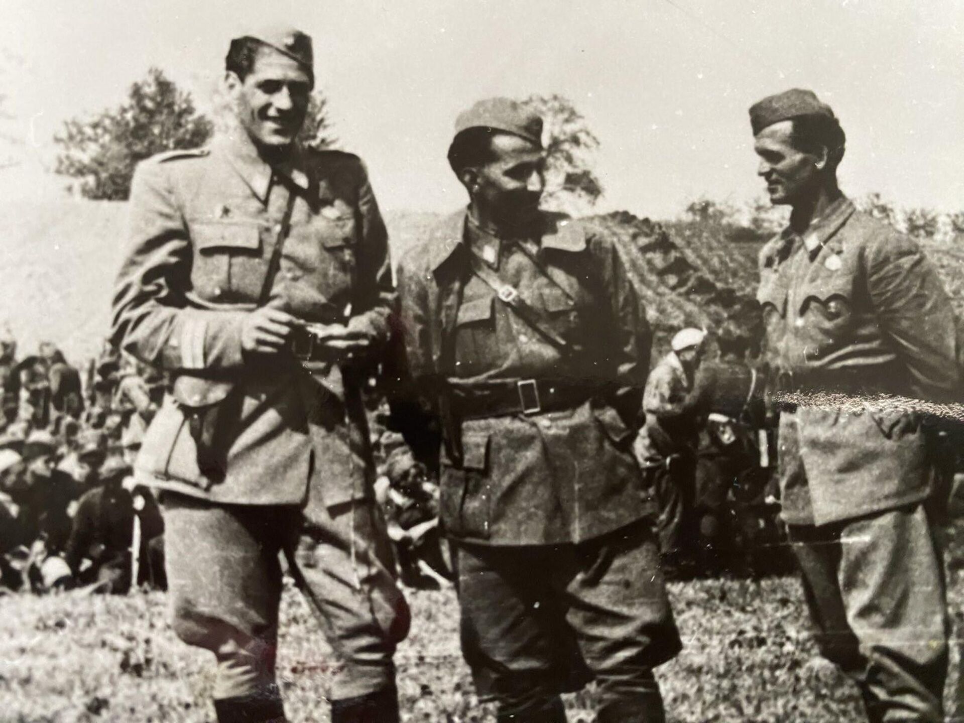 Јагош Жарић са друговима из штаба Прве пролетерске бригаде - Sputnik Србија, 1920, 07.05.2025