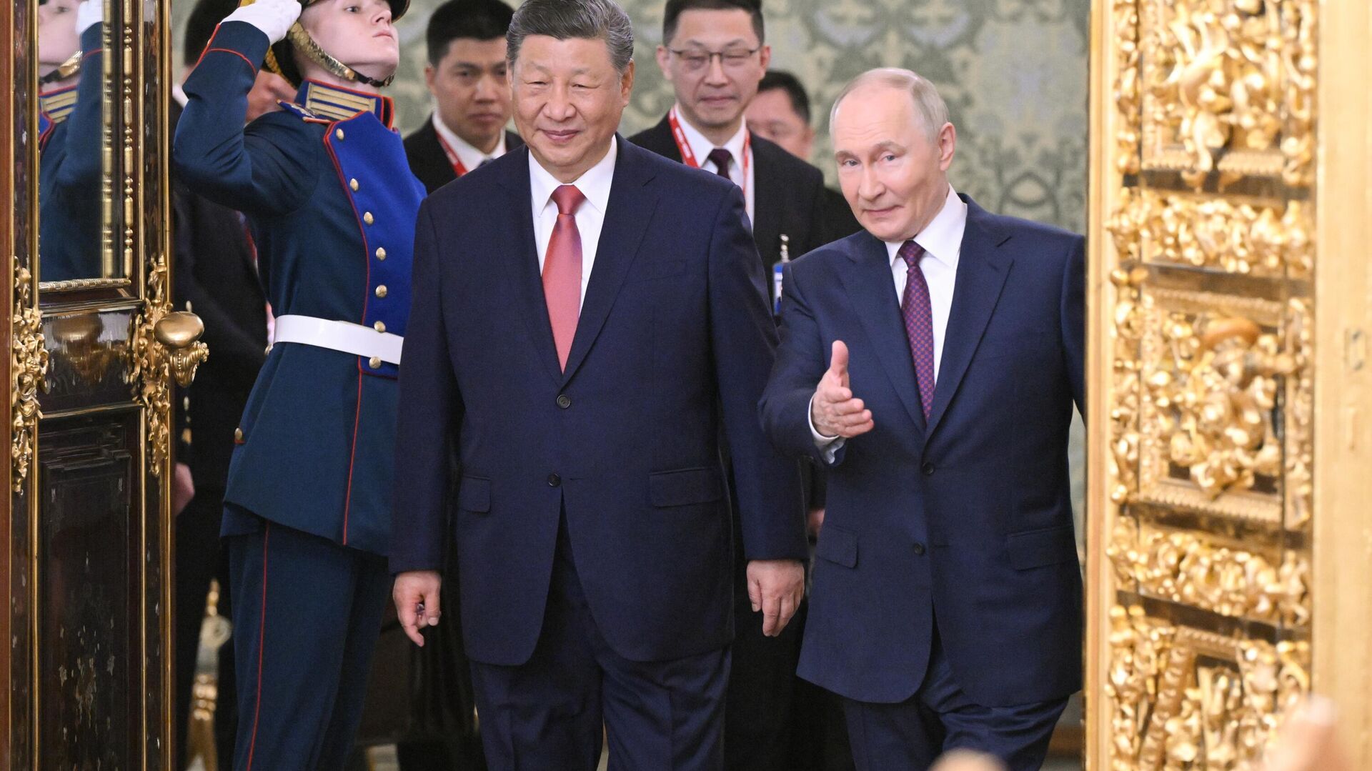 Председници Кине и Русије, Си Ђинпинг и Владимир Путин Председници Кине и Русије, Си Ђинпинг и Владимир Путин - Sputnik Србија, 1920, 08.05.2025