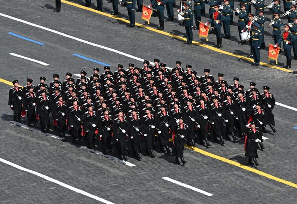 Парада јединица војног особља на Црвеном тргу Парада јединица војног особља на Црвеном тргу - Sputnik Србија