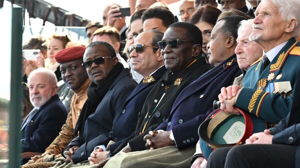 Президент РФ В. Путин и иностранные лидеры на военном параде в честь 80-летия Победы - Sputnik Србија