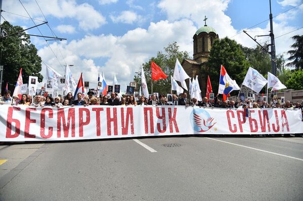 "Бесмртни пук" је покрет који је настао у Русији 2014. године, а идеја је врло брзо заживела и покрет се проширио на друге градове у свету. "Бесмртни пук" је покрет који је настао у Русији 2014. године, а идеја је врло брзо заживела и покрет се проширио на друге градове у свету. - Sputnik Србија