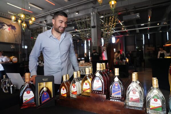 Директорка ПКС за регион Ужице Ана Лапчевић казала је да је Београдски фестивал ракије препознат као један од најцењенијих манифестација и додала је да је током фестивала одржано оцењивање различитих узорака ракије набављених у промету, а који је важан сегмент манифестације. - Sputnik Србија