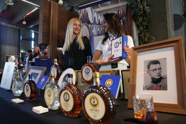 Она је оценила и да је шљива, као воће, сировина која даје најкомплексније и јако алкохолно пиће у категорији воћних ракија. - Sputnik Србија