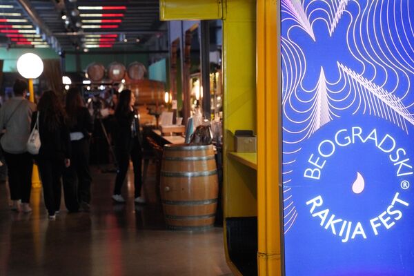 Навела је да је ове године током манифестације први пут водила курс дегустације, односно сензорске анализе, што је како каже, један корак да се унапреди знање потрошача ракије. - Sputnik Србија