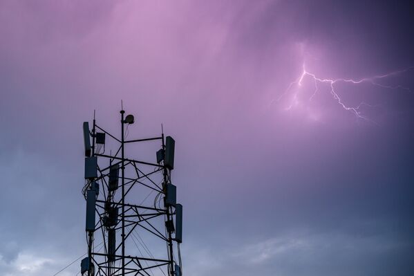 Муње на небу током грмљавине у Пекингу - Sputnik Србија