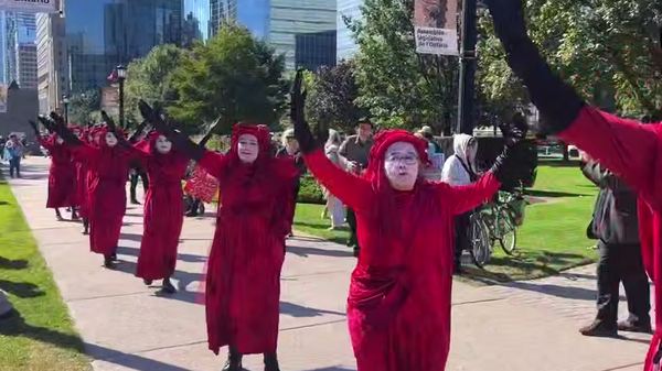 Protest ekoloških aktivista u Torontu   - Sputnik Srbija