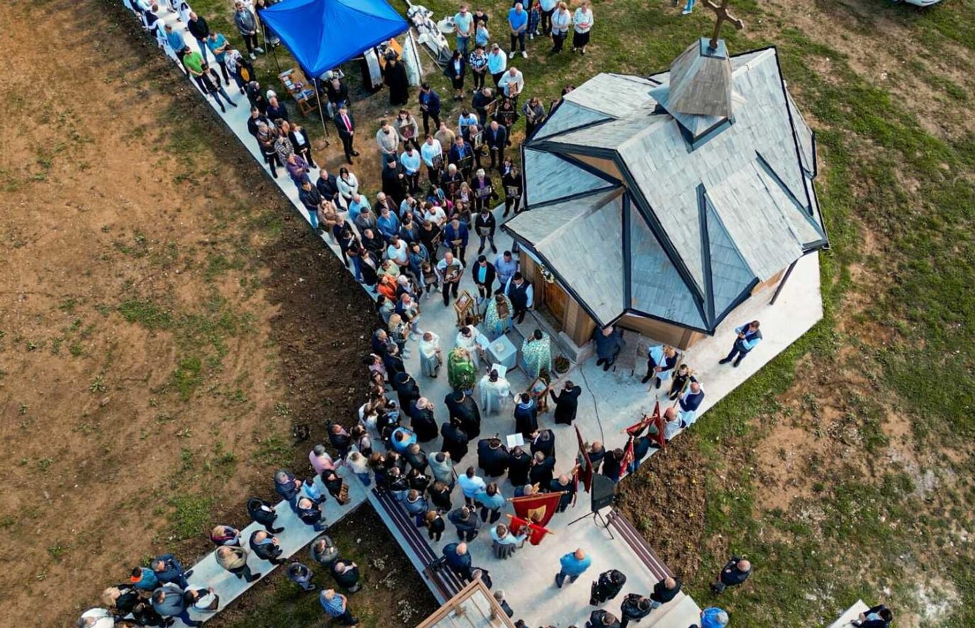 Из перспективе неба - црква Светог Сергеја Радоњешког на брду Борогово - Sputnik Србија, 1920, 15.05.2025