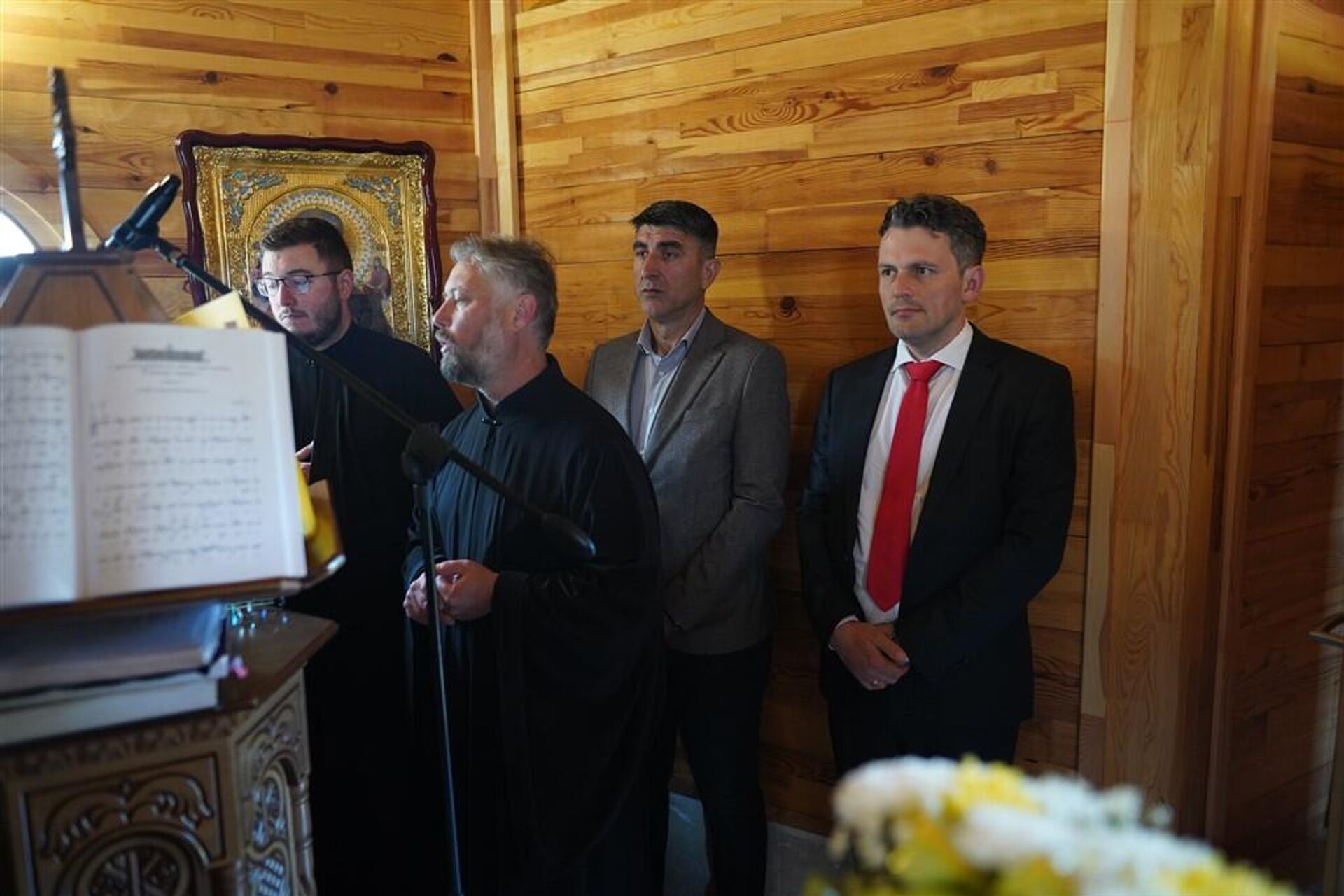 Освећењу цркве присуствовао је и саветник амбасаде Руске Федерације у Босни и Херцеговини Антон Соколов - Sputnik Србија, 1920, 15.05.2025