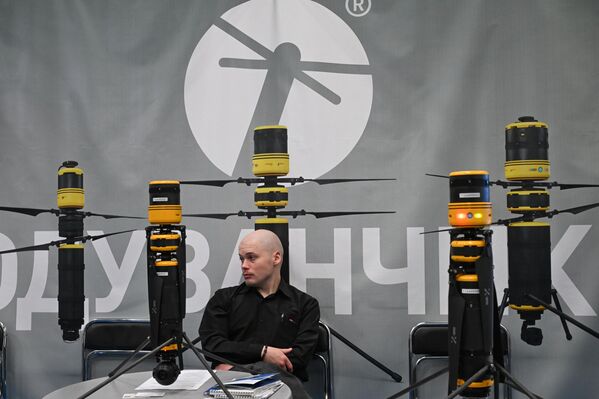 Изложени су и поморски надводни дронови "одуванчик-1"  - Sputnik Србија