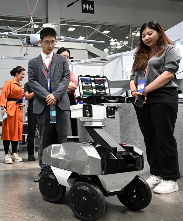 Још беспилотних летелица приказаних на овом великом сајму - Sputnik Србија