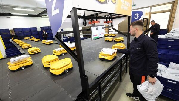 Roboti za sortiranje pošiljaka u poštanskom centru u Nišu - Sputnik Srbija