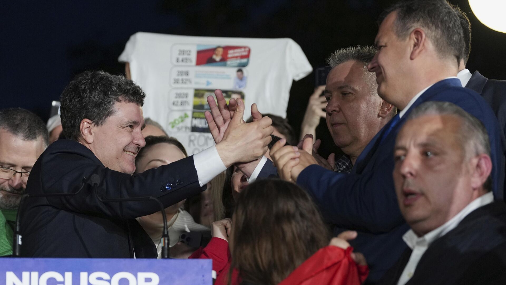 Никушор Дан са присталицама Никушор Дан са присталицама - Sputnik Србија, 1920, 23.05.2025