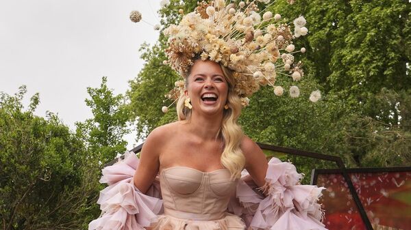 Посетительница фестиваля цветов Chelsea Flower Show - Sputnik Србија