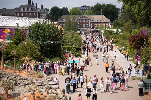 Најпознатија цветна изложба у Великој Британији, а вероватно и у свету, традиционално се одржава под покровитељством британске краљевске породице на простору старачког дома британских војних ветерана од 45.000 метара квадратних. - Sputnik Србија