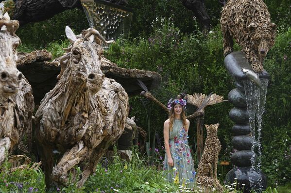 Део сајма са скулптурама Џејмса Дорана-Веба Дрифтвуда. - Sputnik Србија