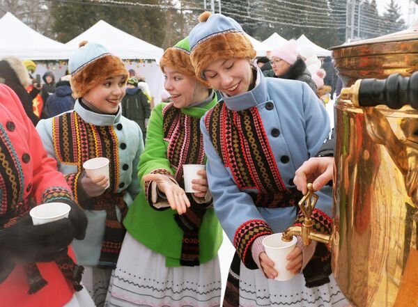 Посетиоци на 10. фолклорном и гастрономском фестивалу у Чељабинску - Sputnik Србија