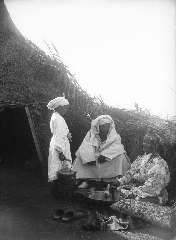 Мароканска церемонија чаја од менте у јуну 1936. у Мароку. - Sputnik Србија