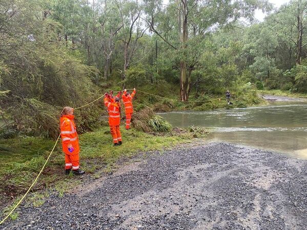 Метеоролог Ангус Хајнс, рекао је да је киша падала само један дан, да би поплаве биле умереног интензитета.„Међутим, четири дана узастопних падавина довеле су до тешких поплавава“, рекао је Хајнс. - Sputnik Србија