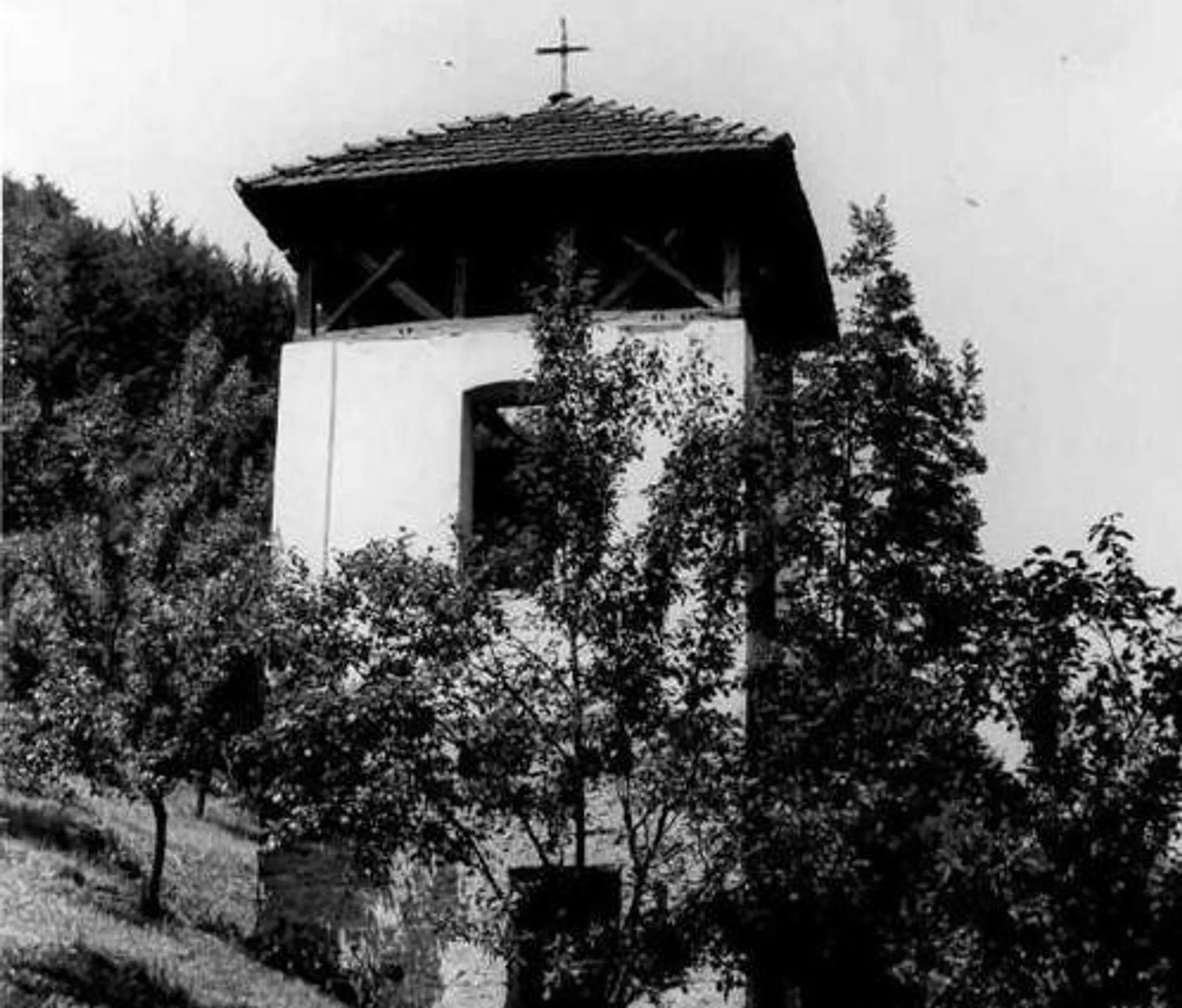 Споменик од изузетног значаја, звоник цркве Светог Архангела из 14. века, више не постоји  - Sputnik Србија, 1920, 23.05.2025