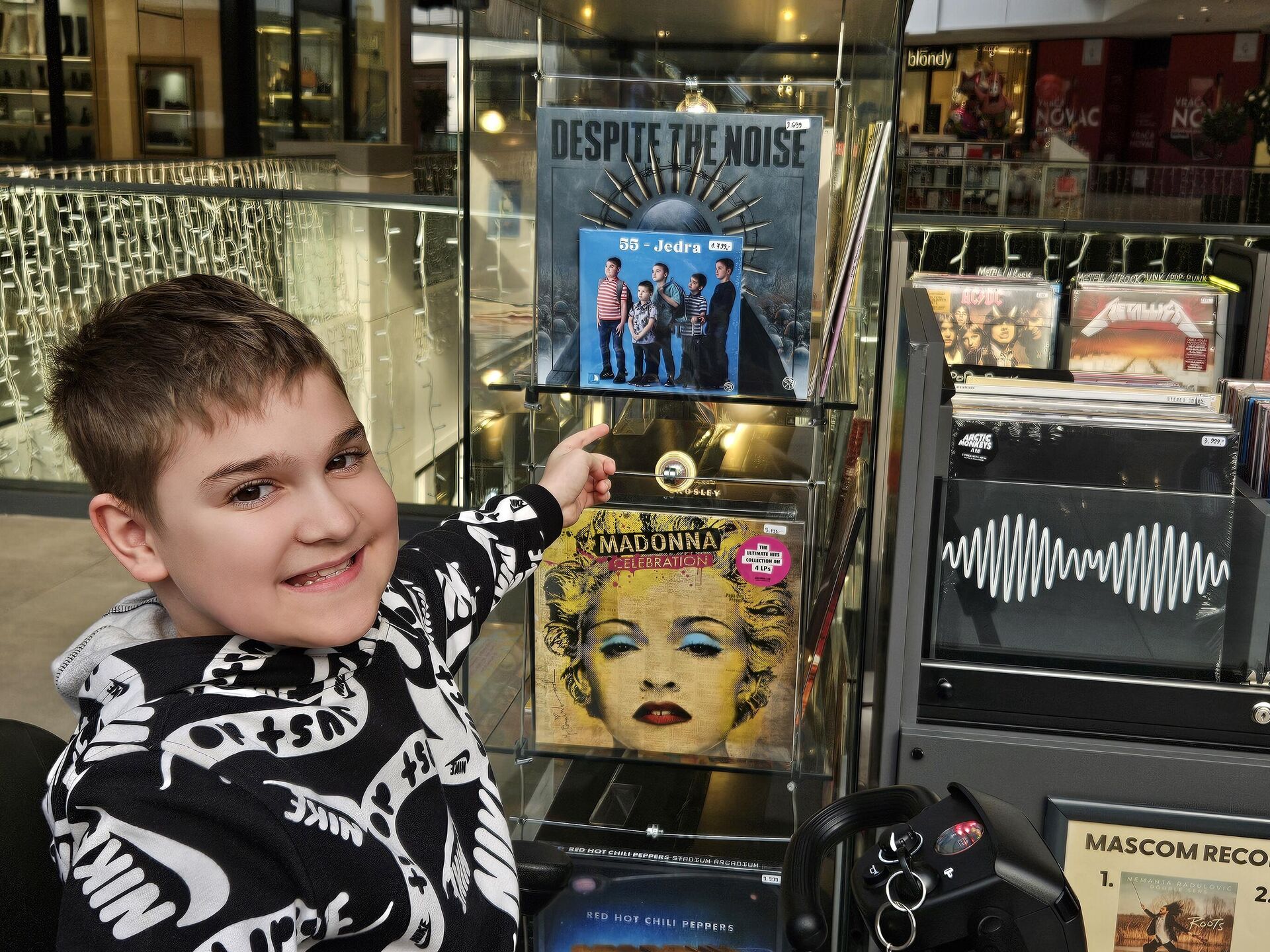 Упркос свим мукама, Немања је позитиван, увек окренут лепим, позитивним стварима - Sputnik Србија, 1920, 24.05.2025