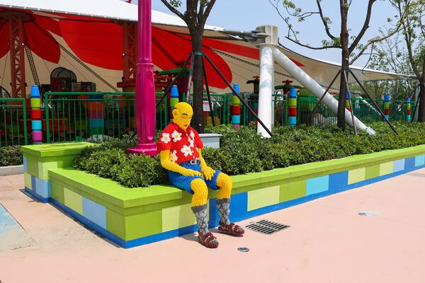 Леголенд у Шангају је дизајниран посебно за породице са децом узраста од 2 до 12 година, нудећи незаборавне вожње и доживљаје.  - Sputnik Србија