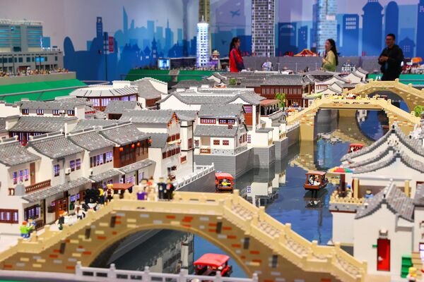 У Шангају ће бити представљен и добро познати Лего драгон ролеркостер, узбудљива вожња у средњовековном стилу. - Sputnik Србија