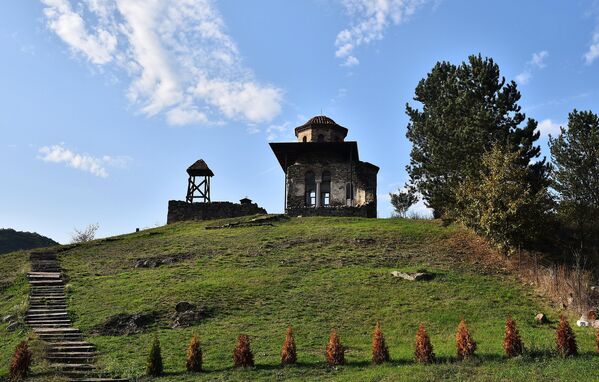 Prvi pomen, kao studenički metoh, dobila je u darovnoj povelji velikog župana Stefana Nemanje manastiru Studenici, ali se veruje da potiče iz vremena pre početka vladavine Stefana Nemanje, začetnika dinastije Nemanjića - Sputnik Srbija