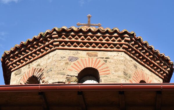 U selu Pavlici, šest kilometara severno od Raške nalazi se manastir Stara Pavlica,  jedna od najstarijih svetinja Raške škole. Veruje se da je građena u periodu od 1040. do 1150. godine, - Sputnik Srbija