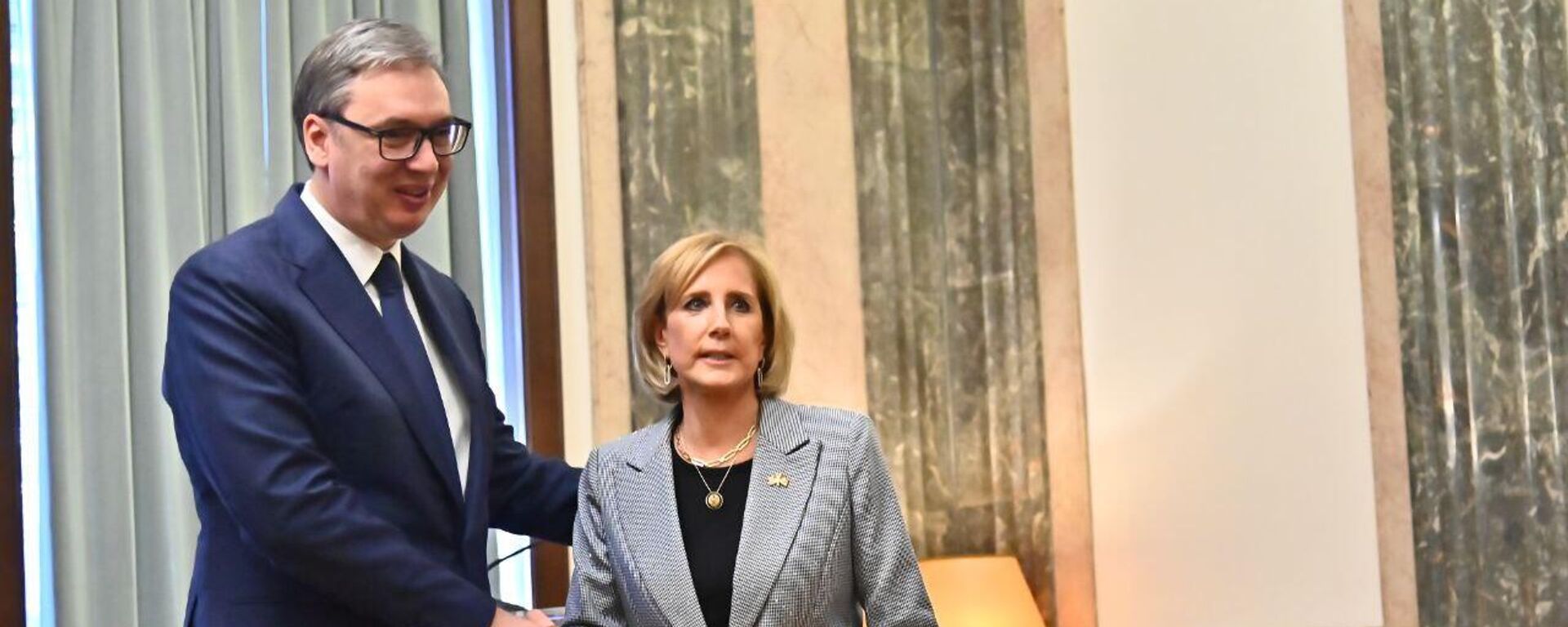Kopredsedavajuća srpskom kokusu u Predstavničkom domu Kongresa SAD Klaudija Teni i predsednik Srbije Aleksandar Vučić - Sputnik Srbija, 1920, 28.05.2025