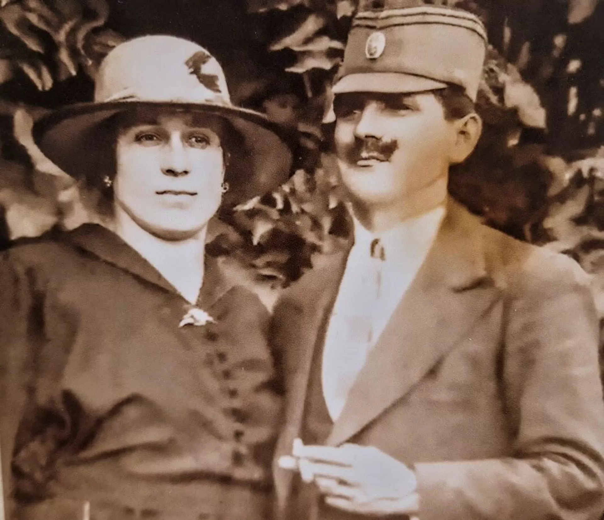 Dušan Tunguz Perović sa suprugom Teodorom Dušan Tunguz Perović sa suprugom Teodorom - Sputnik Srbija, 1920, 31.05.2025