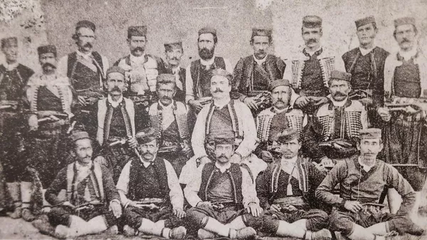 Вође херцеговачког устанка, са војводом Шаком Петровићем. Перо Тунгуз стоји други слева - Sputnik Србија