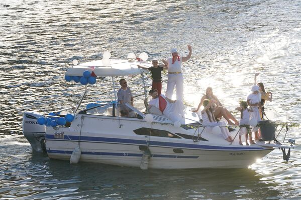 Директор Туристичке организације Београд Миодраг Поповић изјавио је за Танјуг да је по броју пловила ово био најбројнији београдски карневал бродова. - Sputnik Србија