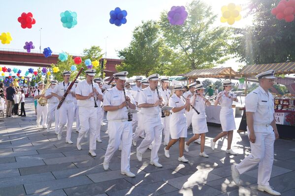 Београдски карневал бродова реализован је уз подршку Града Београда, а уједно је и завршна манифестација Београдских дана породице. - Sputnik Србија