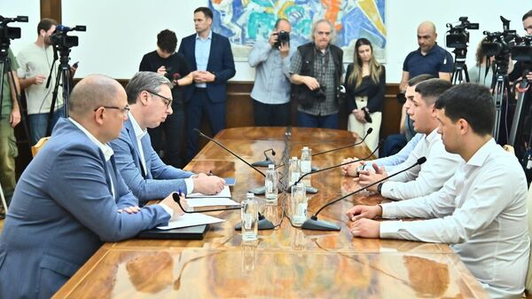 Predsednik Srbije Aleksandar Vučić primio je delegaciju studenata koji žele da uče - Sputnik Srbija