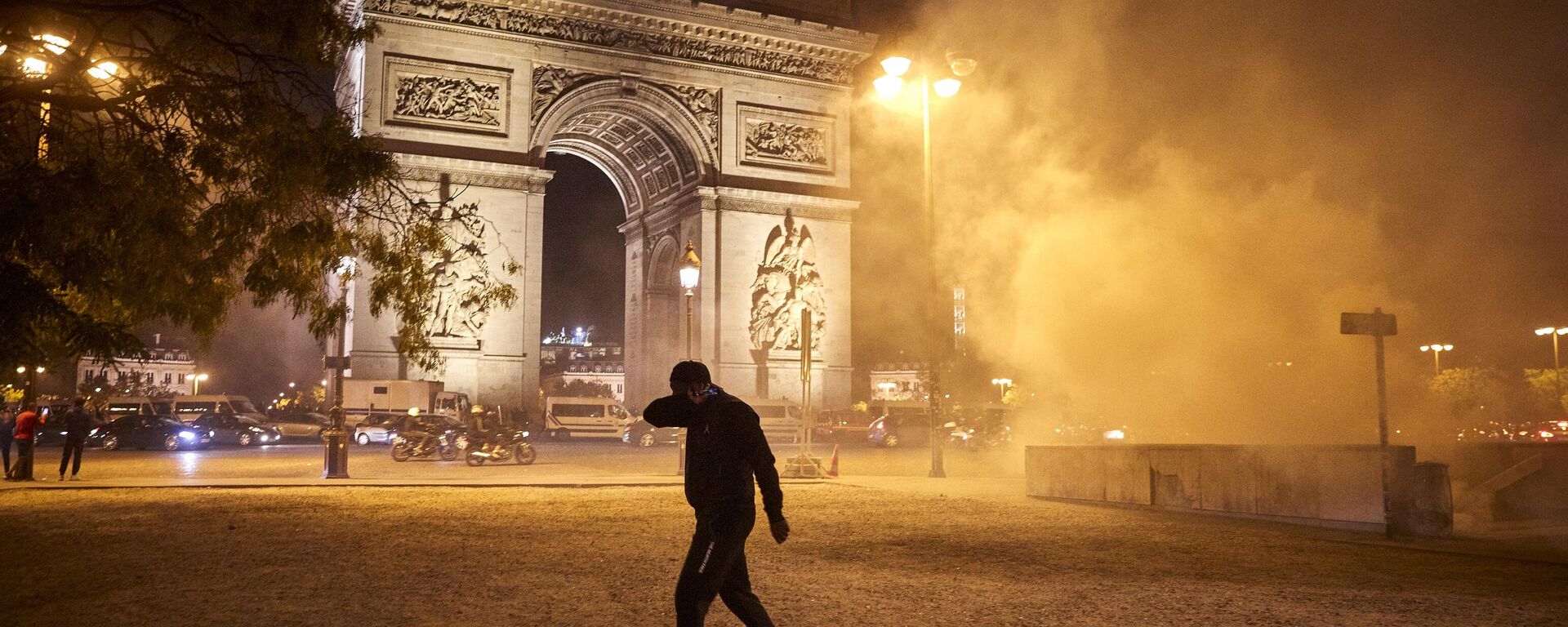 Нереди у Паризу после прославе победе фудбалског клуба ПСЖ у Лиги шампиона - Sputnik Србија, 1920, 02.06.2025