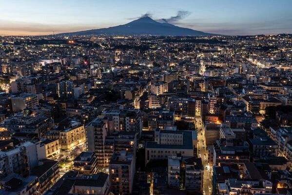 Упркос честим ерупцијама, Етна је једна од главних европских туристичких атракција. - Sputnik Србија