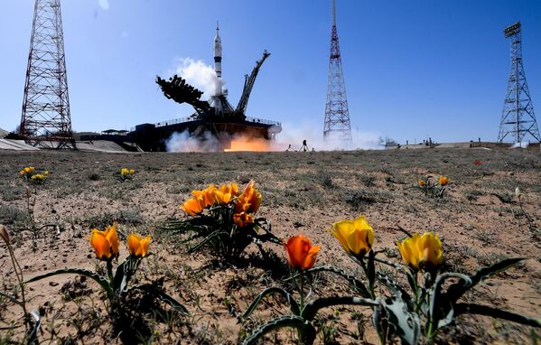 Лансирање ракете-носача Сојуз-2.1 са космодрома Бајконур. Лансирање је посвећено 80. годишњици победе у Другом светком рату. Лансирање ракете-носача Сојуз-2.1 са космодрома Бајконур. Лансирање је посвећено 80. годишњици победе у Другом светком рату. - Sputnik Србија