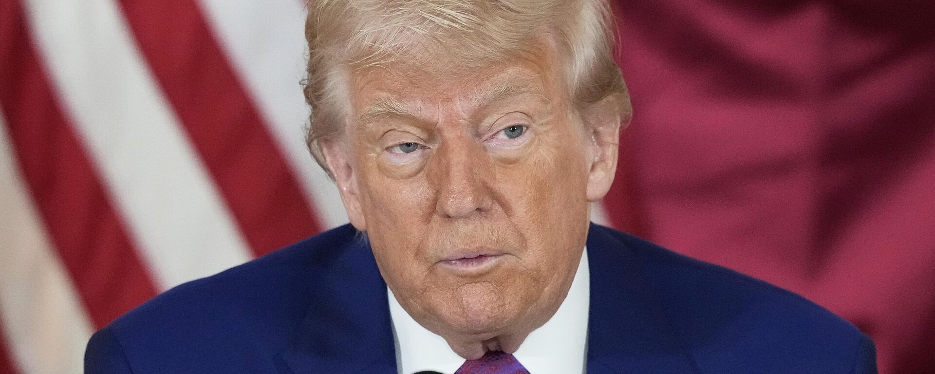 Президент США Дональд Трамп выступает во время круглого стола в Дохе, Катар - Sputnik Србија, 1920, 17.06.2025