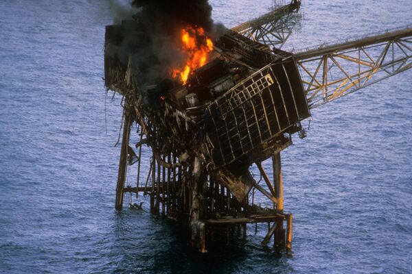Nesreća na naftnoj platformi „Piper Alpha“ u Severnom moru, na oko 120 milja severoistočno od Aberdena u Škotskoj koja se dogodila 7. juna 1988. godine otvorila je svetu oči po pitanju opasnosti rada u ovoj industriji. Nekoliko eksplozija potreslo je ovu platformu, a u nesreći je poginulo 167 ljudi. Gašenje požara trajalo je tri nedelje. - Sputnik Srbija