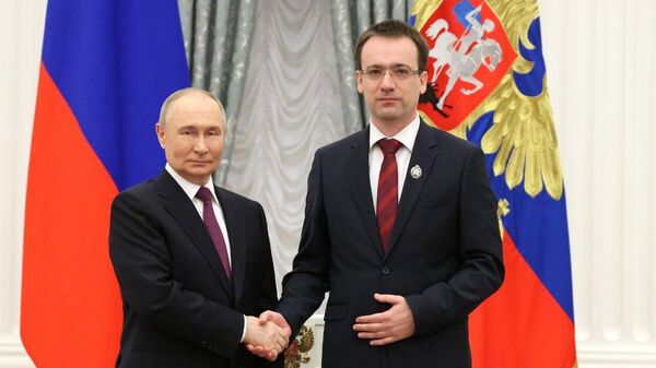 Predsednik Vladimir Putin i doktor Stanojević na dodeli priznanja u Kremlju - Sputnik Srbija