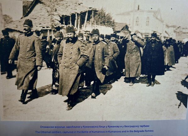 Преко 2.000 заробљеника пало је у руке Првој армији, као и велики број топова, пушака, митраљеза и осталога плена. Била је то прва и најзначајнија српска победа у Првом балканском рату, која је најавила крај турске владавине на Балкану. (детаљ сталне поставке унутар Зебрњака) - Sputnik Србија