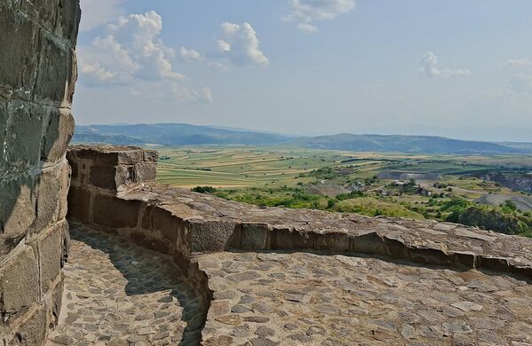 Импозантна грађевина изграђена на брду Зебрњак, највишој тачки кумановског бојишта, имала је спољашње и унутрашње степениште којим се стизало до капелице под самим врхом, одакле се пружао величанствен поглед на све четири стране света - Sputnik Србија