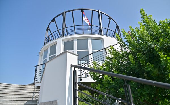 Захваљујући Руском научном институту, годинама напуштена видиковац-платформа центра поново је оживела. Извршена је опсежна рестаурација зграде и околног простора, те је тако овај културно-истраживачки и изложбени центар засијао у свој својој лепоти - Sputnik Србија
